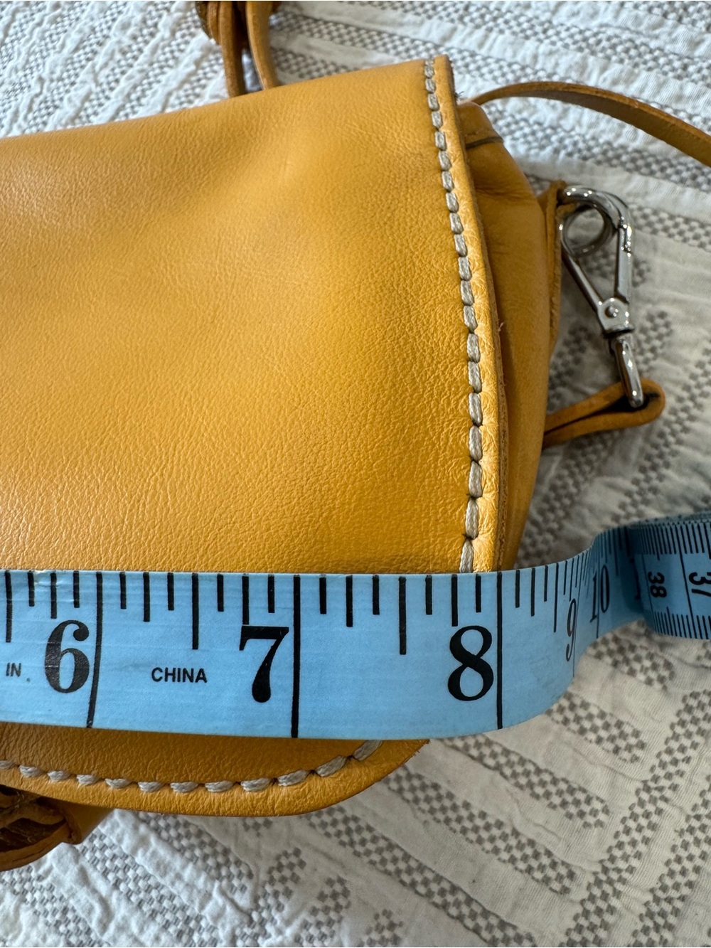 Roots Genuine Leather Mustard Yellow Crossbody Bag Beaver Logo Small Purse - Picture 12 of 13